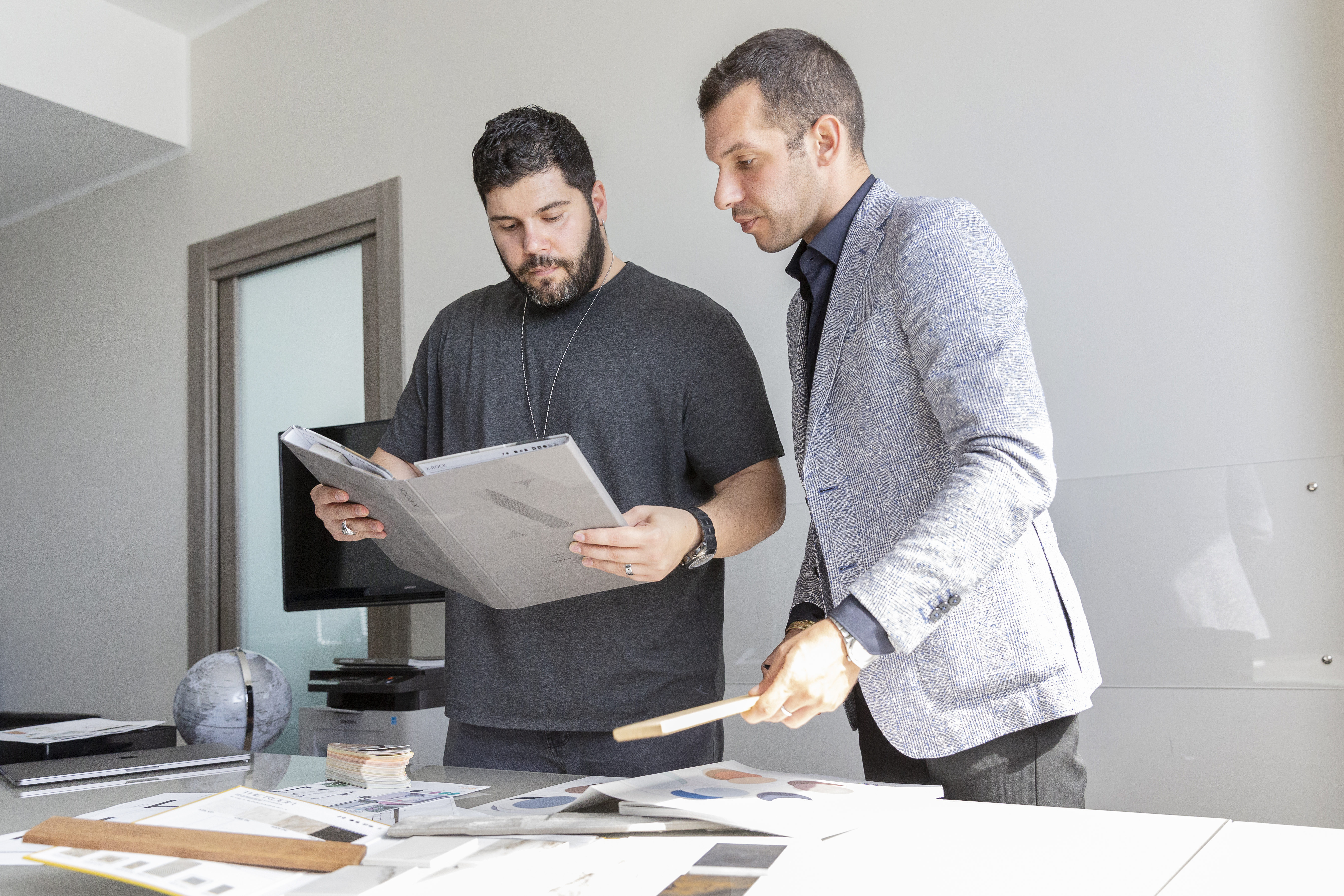 Alberto Vanin con Salvatore Esposito per la consulenza su arredo e restyling della casa di Roma appena acquistata