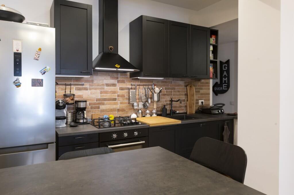 cucina stile industriale nera