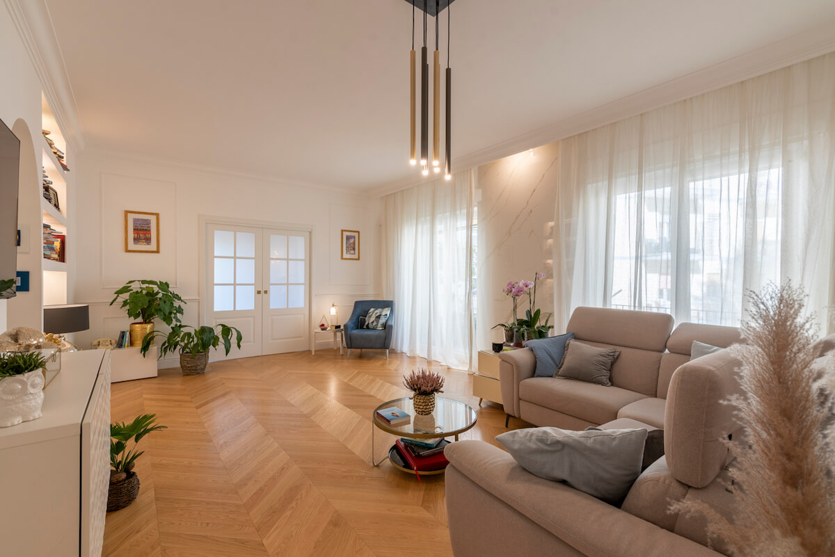 Casa Miriam Candurro soggiorno living con parquet e divani