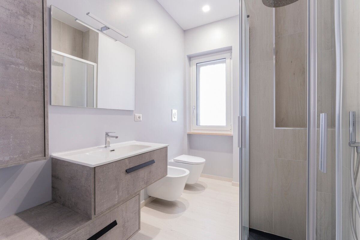 ristrutturazione Soccavo bagno contemporaneo design sanitari sospesi